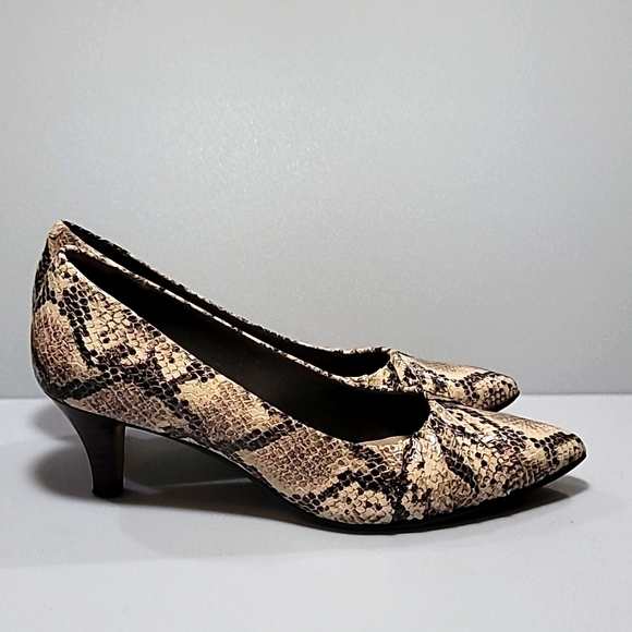 Clarks Corona Di Linvale Scarpe Décolleté Donna In Pelle - Tacco Comodo Con Plantare Ortholite E Cushion Soft - Mary Jane Slip-on